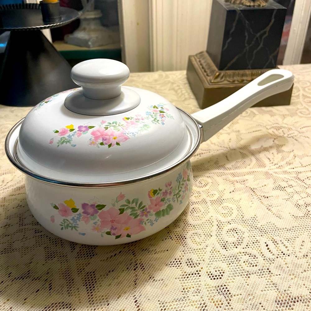 Vintage Floral Enamel Sauce Pan W/ Lid Excellent! Enamelware Floral Pot